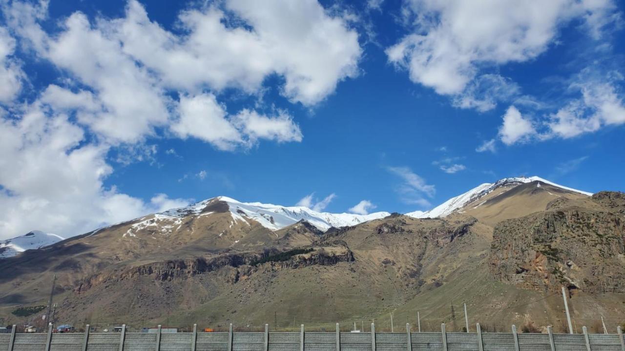 Mountain Hut In Kazbegi Vila Exterior foto